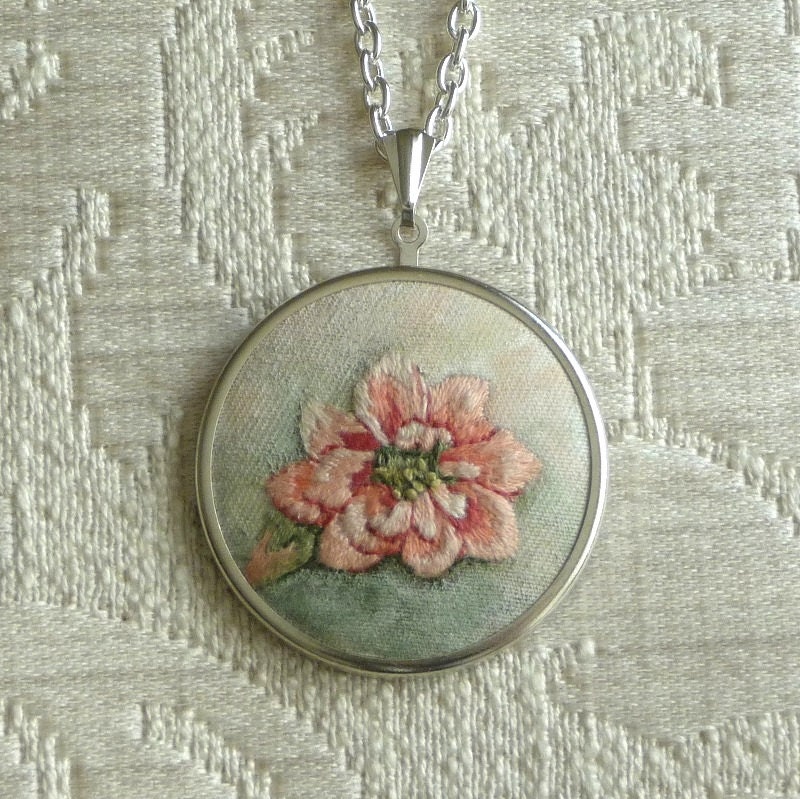 Embroidered Pendant Necklace - Peach
