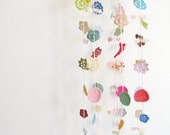 Crochet flower nursery mobile personalized to match your own colour theme, large size Merry Mobile - PICK YOUR PALETTE, by Emma Lamb