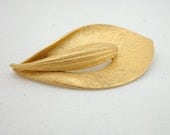 Vintage Calla Lily Brushed Gold Tone Brooch Pin Signed PIM Flower Floral