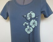Orchids On Organic Scoop Neck Shirt in Ocean