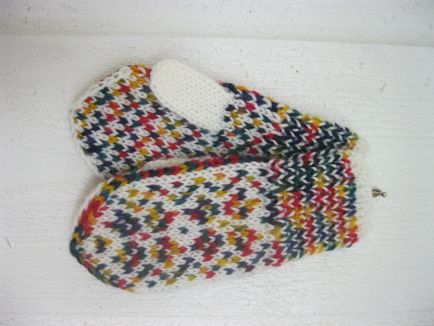 Handknitted norwegian mittens for children i white with many colours