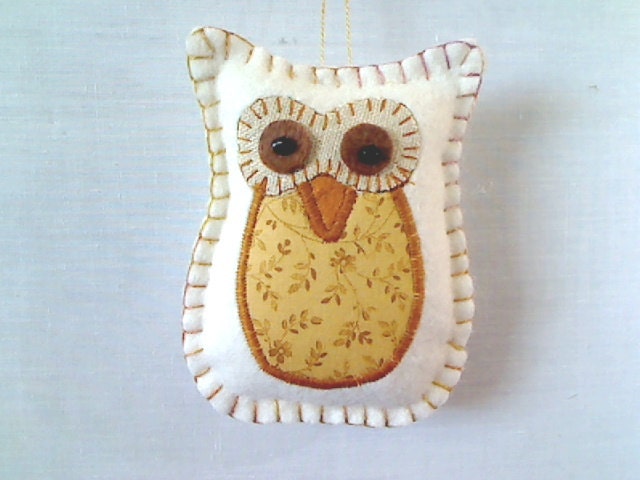 Owl Ornament -- Woodland -  White and Gold Owl - Wool Felt -- N0.8