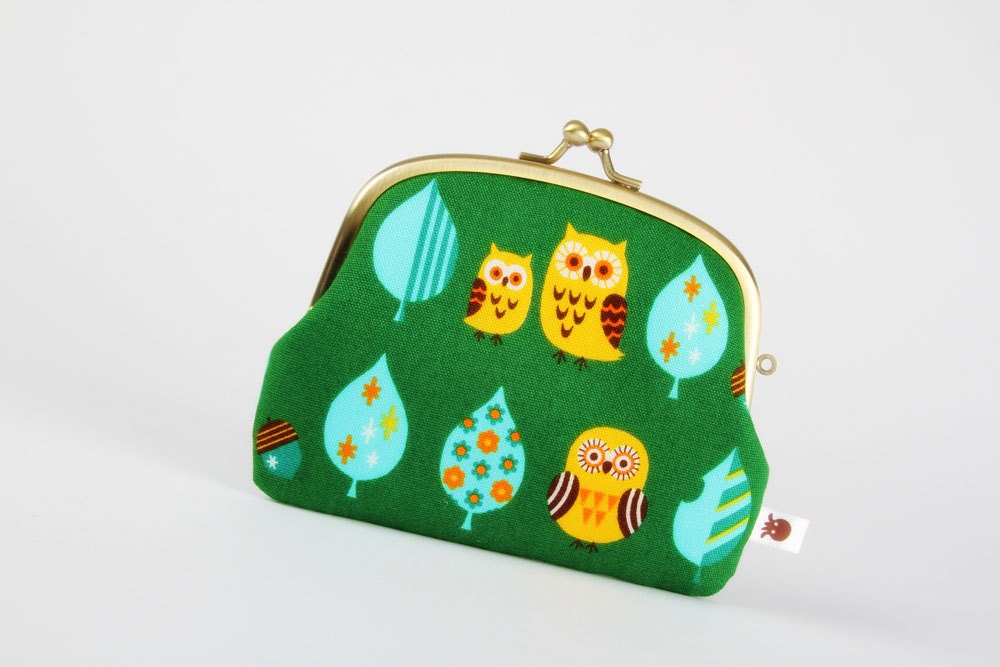 Pop up - Owls ans leaves on green - double metal frame purse