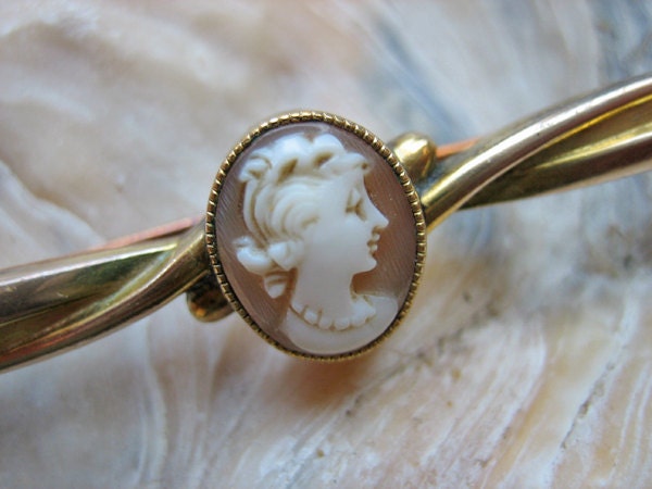 Antique cameo brooch, 1920s / 1930s