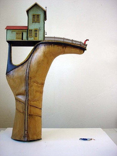 Mystery of the House on the " Heel "( not a real shoe-made of fiberglass)