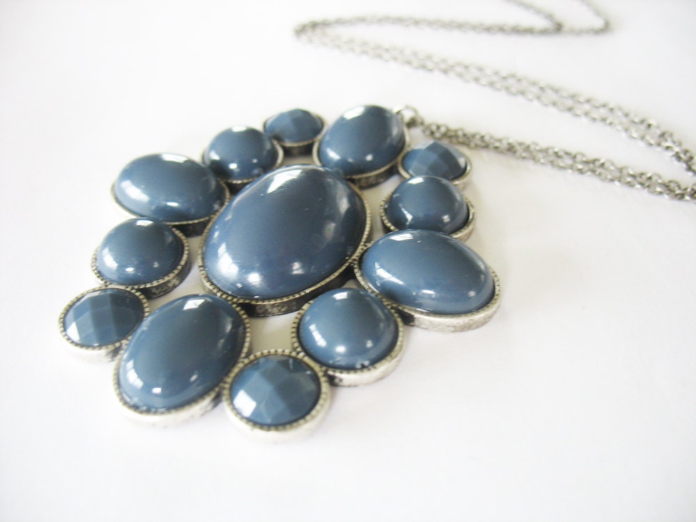 Vintage Avon Pendant Modernist Blue Gray Cabachons in Silvertone Setting