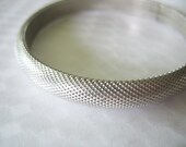 Vtg Mesh-look Silvertone Bracelet Bangle Pull Twist Opening Circa 1970's