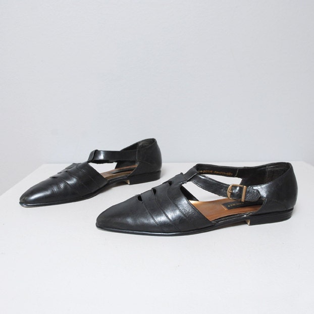 1980s Sandals - Black Leather T Strap Flats - Size 9 - 9.5