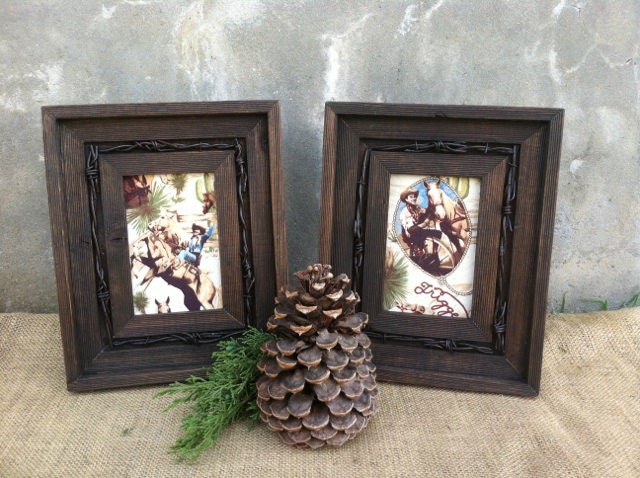 Vintage - Rustic Country Farmhouse - Wood n Barbed Wire Picture Frames - Happy Trails Fabric - Barnyard CHIC