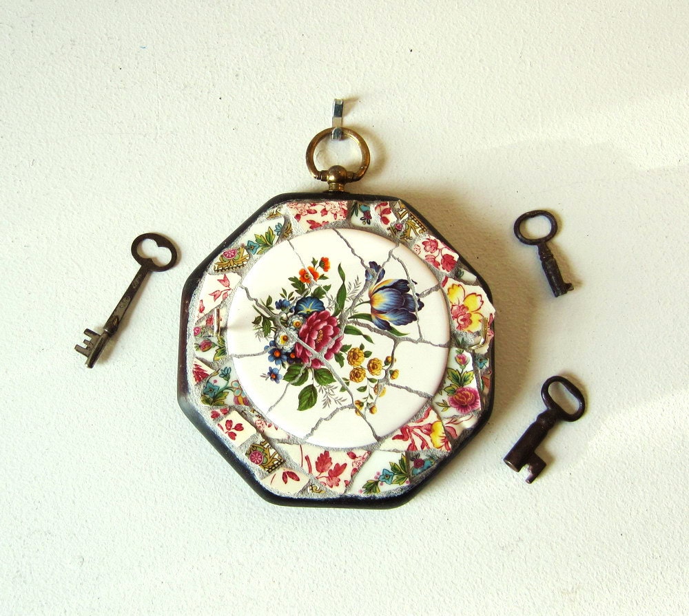 Flowered Mosaic Wall Organizer