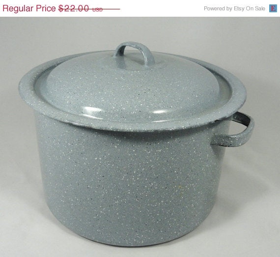SALE Vintage Metal Pot . Enamelware . Stock Pot . Cooking Pot . Blue