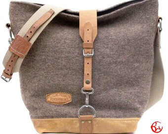 Swiss Blanket Tote // Upcycled and Handmade by peace4you - Model pauline-2020