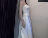 Floor Wedding Veil Single Tier Medium Fullness Classic and Elegant Cut Edge