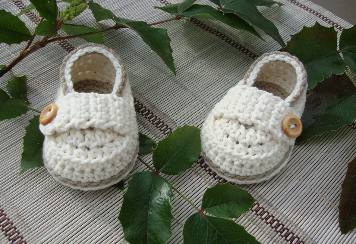 crochet baby booties little loafers ivory and taupe with gift box size 0/3 months ready to ship