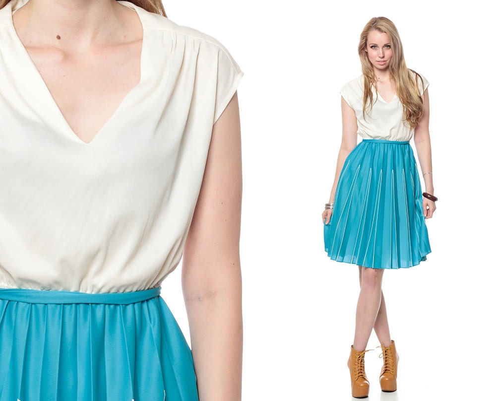 70s Pleated Dress Deep V Neck Turquoise Blue Cap Sleeve Belted 1970s Preppy Indie White High Waisted Vintage Retro Knee Length Medium Large
