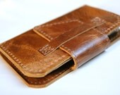 Leather iPhone 5 wallet in Distressed Pecan Brown
