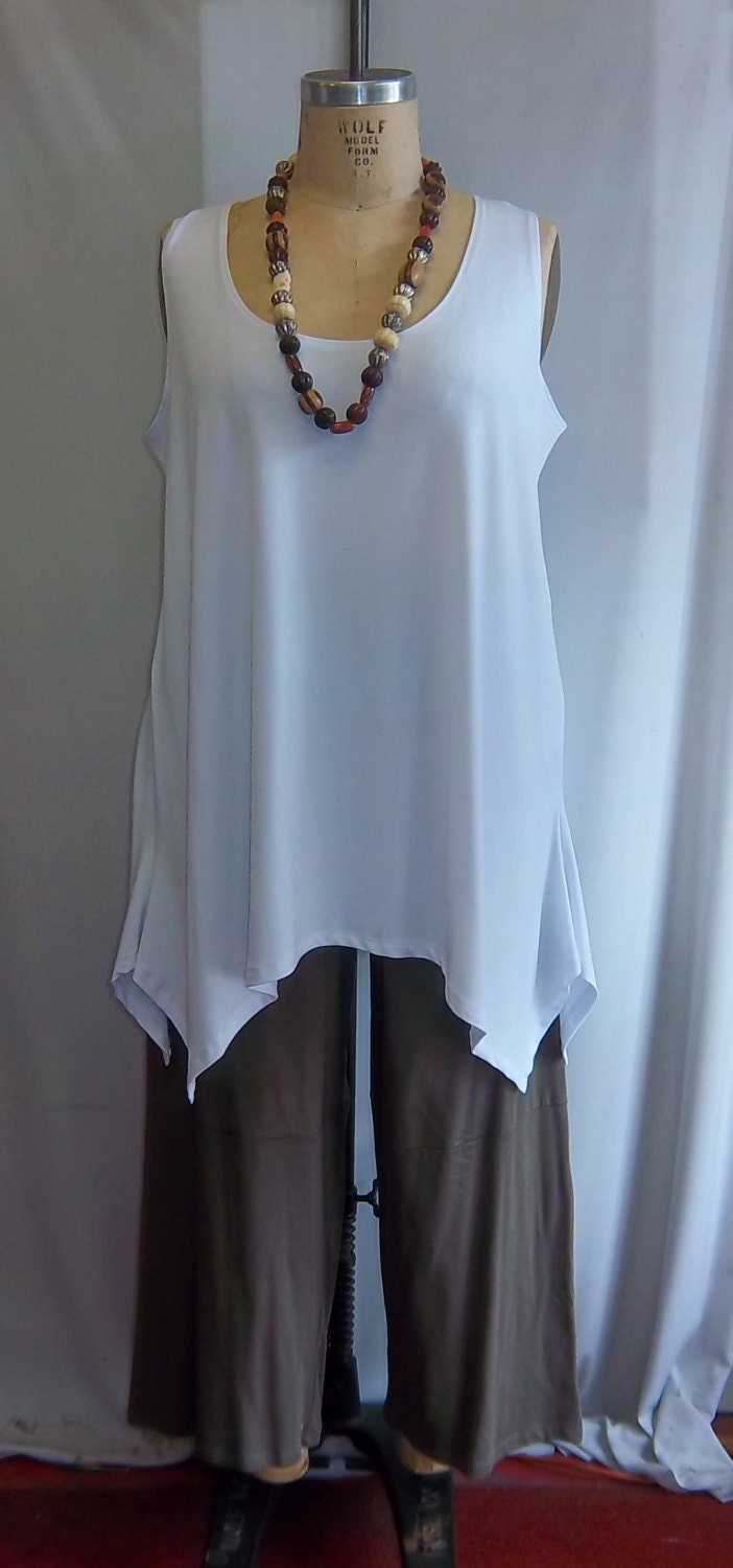 Coco and Juan Lagenlook Plus Size White Traveler Knit Angled Tank Top Size 1 Fits 1X,2X Bust  to 50 inches