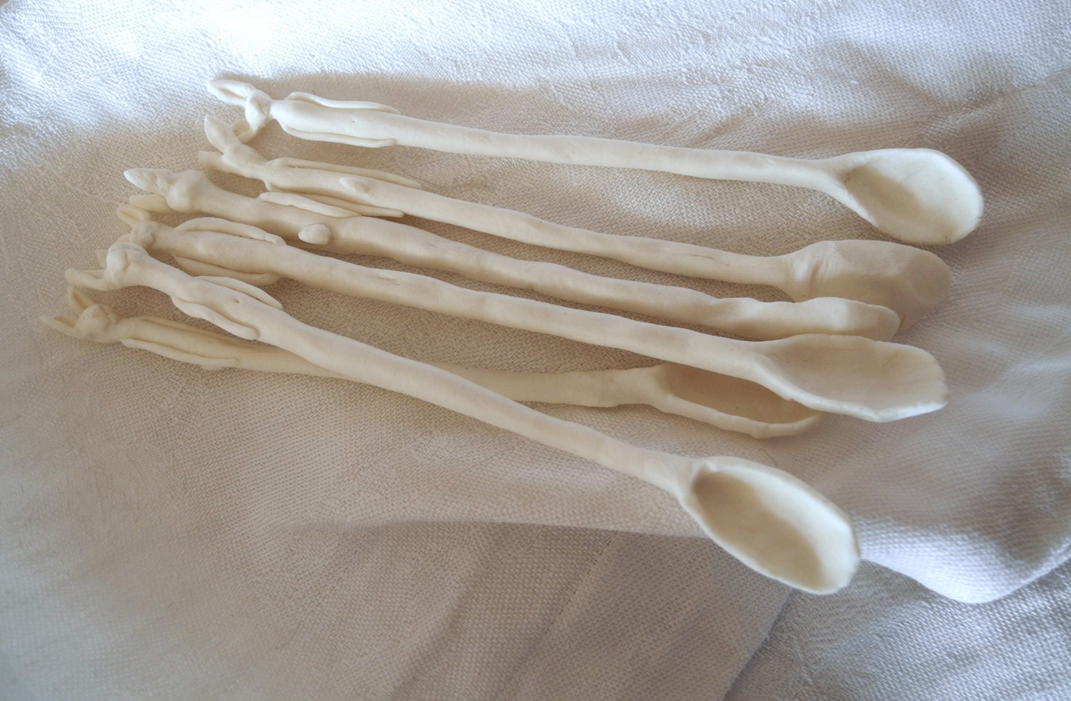 6 porcelain stirring spoons with rabbits