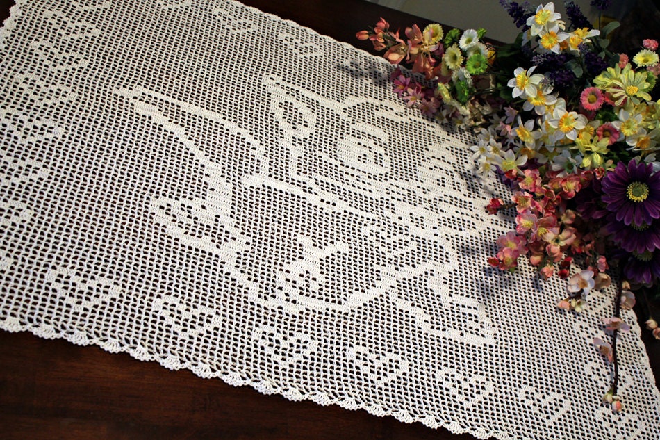 Cute Crochet Kitty Cat woth hearts Doily