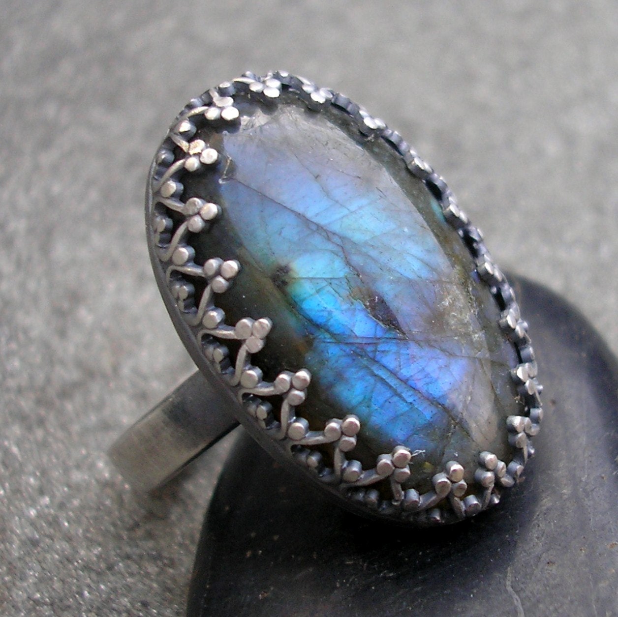 Labradorite Ring, Sterling Silver with Fancy Bezel US size 6.5