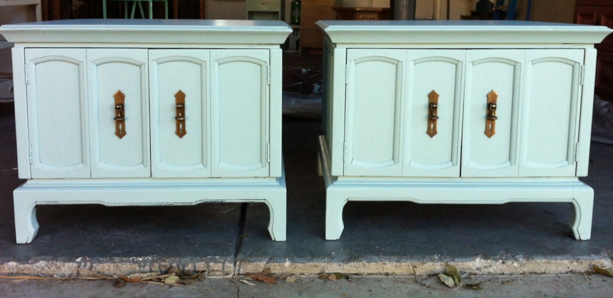 Vintage Pair of 1960s Modern Light Ivy Green Maple Side Tables