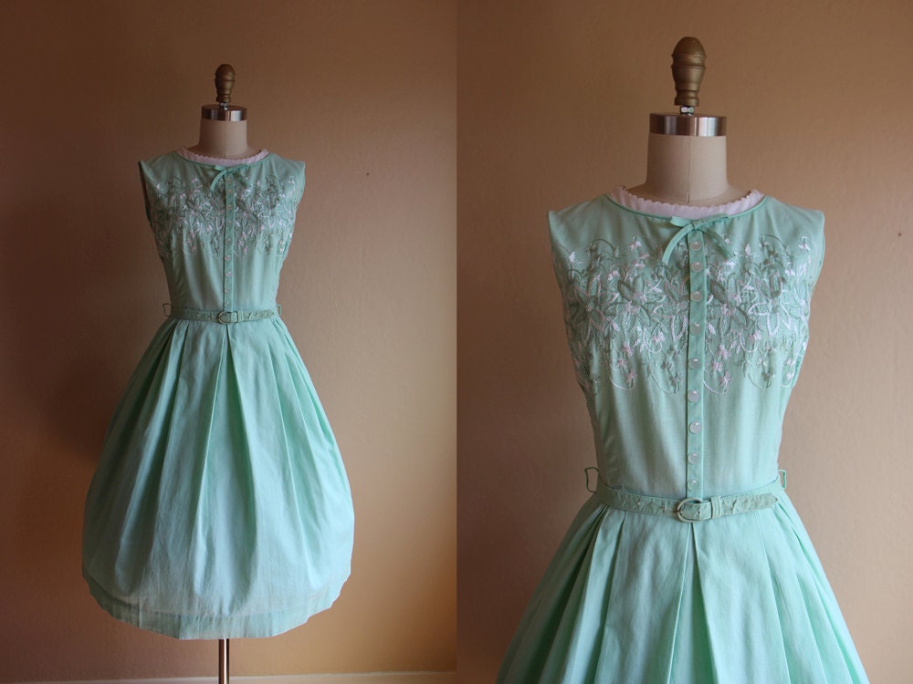 1950s Dress - Vintage 1950s Dress - Mint Green Embroidered Cotton Garden Party Sundress S - Leaf Music