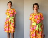 1960s dress / 60s dress / hawaiian dress / tropical print cotton dress / neon floral day dress - size medium