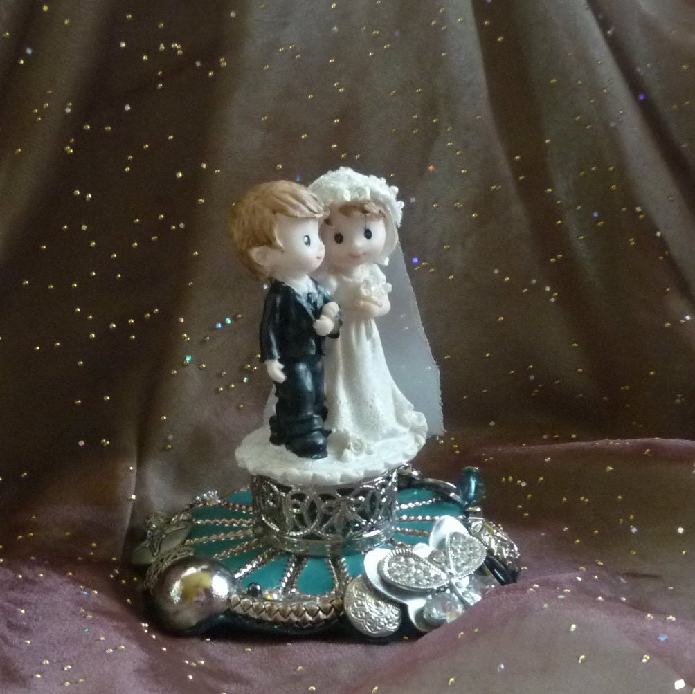 Cake Topper, Bride and Groom Decoration, Wedding Love Spell Decor