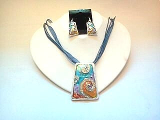 Contemperary paisley and enamel swirl pendant earrings and ribbin choker set