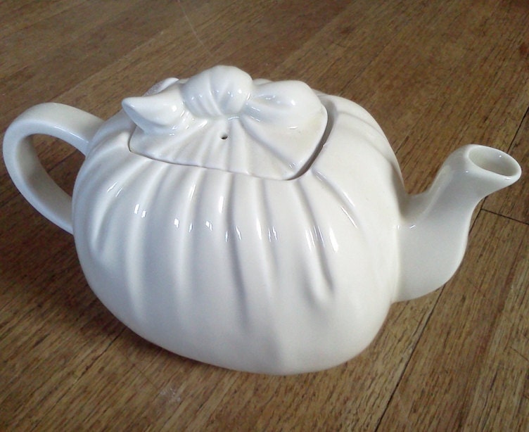White Takahashi Teapot