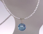 Blue Topaz, pearls and 14 kt yellow gold necklace