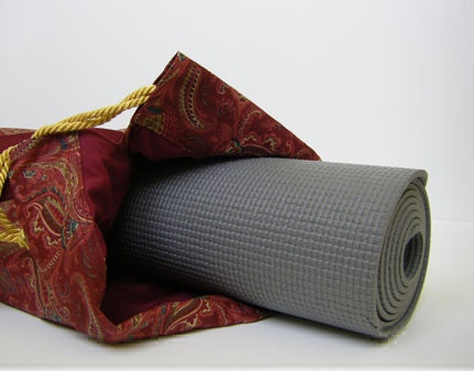 Yoga mat bag in Burgundy paisley