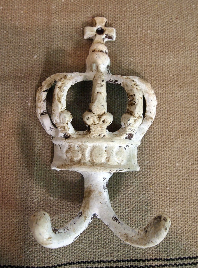 Painted Cottage Chic Shabby Royal Crown Iron Hook HD32