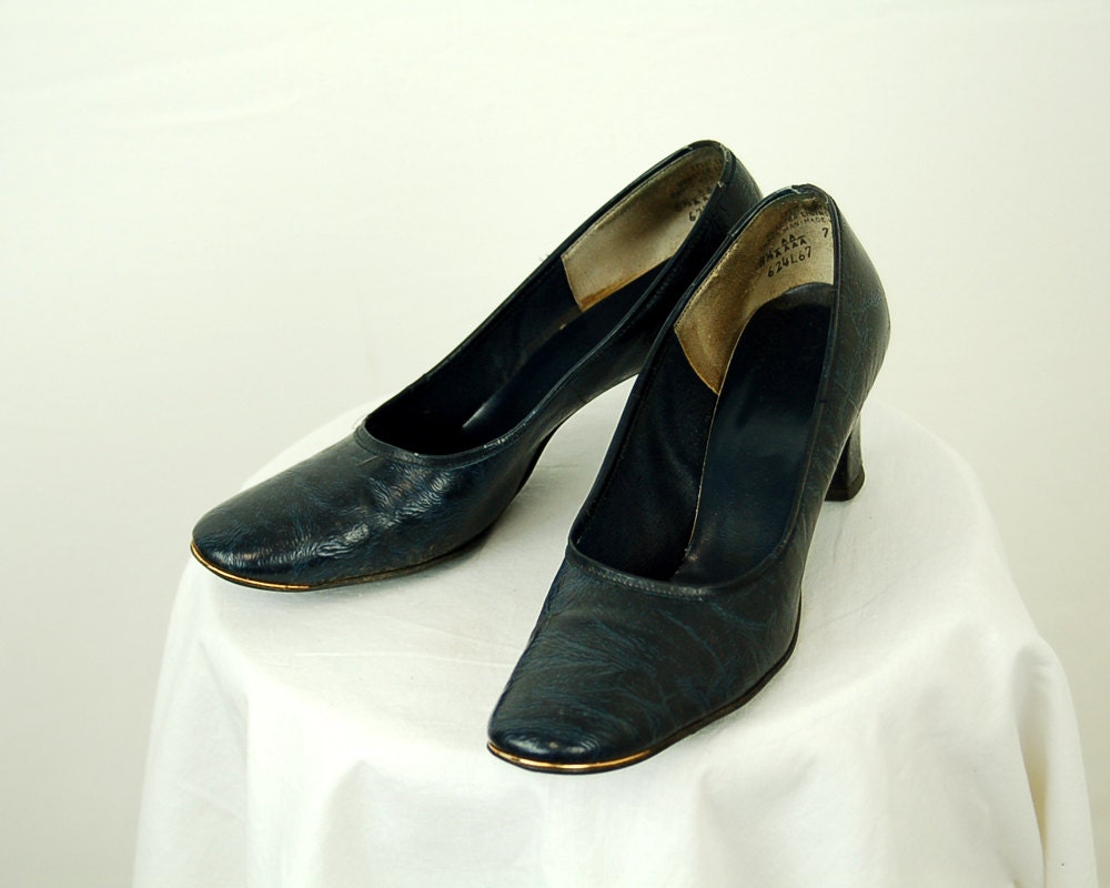 1960s navy blue shoes, Life Stride pumps, vegan shoes, patent leather ...