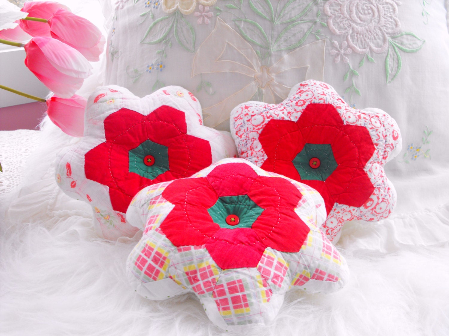 ABSOLUTELY ADORABLE Vintage Flower Garden Quilt Trio Of Spring Pillows