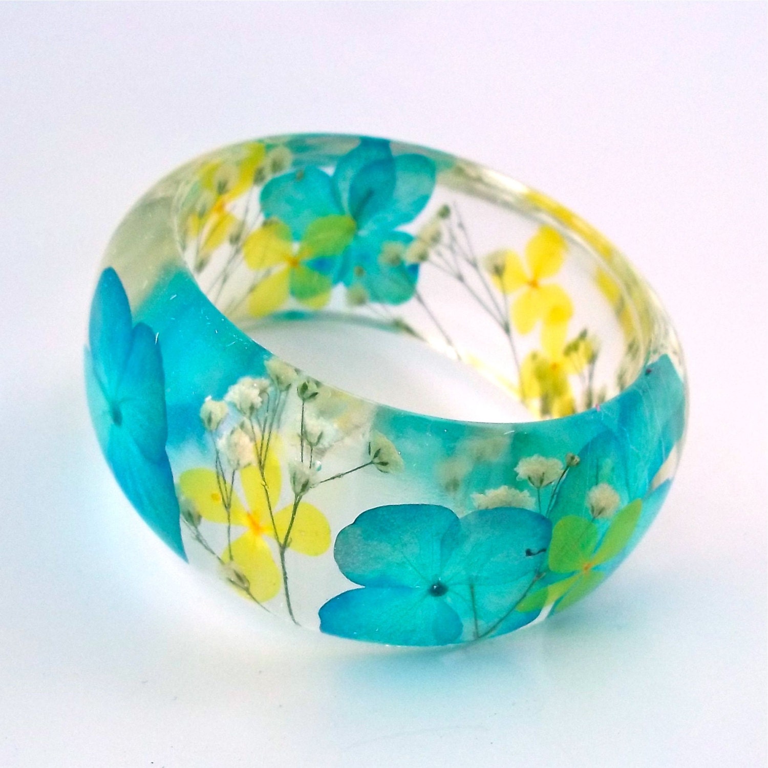 Blue and Yellow Hydrangea and White Baby's Breath Resin Bangle Bracelet - Hydrangea Cuff  - Chunky Floral  Bracelet - Real Flowers Cuff