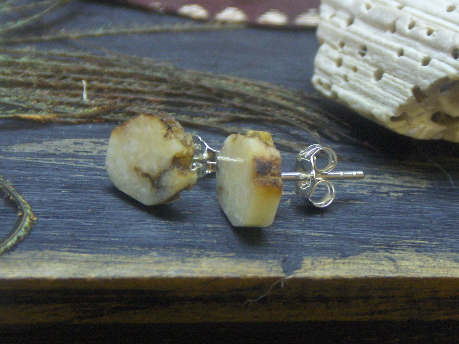 FLAN. Cream and brown drusy Agate and sterling silver post stud earrings.