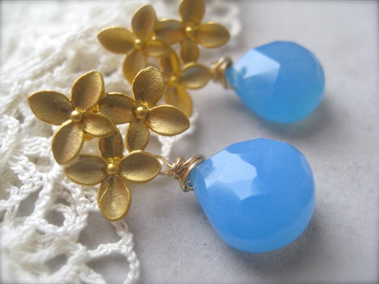 Flower Blue chalcedony Earrings, Gold post Earrings, Summer Earrings, weeding jewelry, Bridesmaid gift