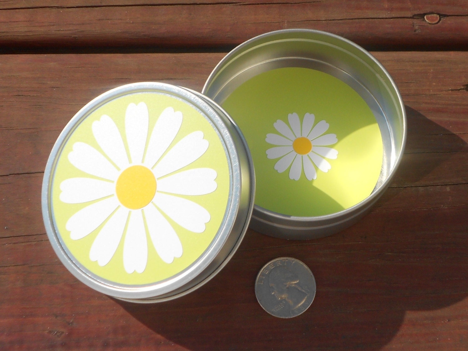 Daisy Tin round metal tin for jewelry or gift Perfect for party favors bridesmaids wedding