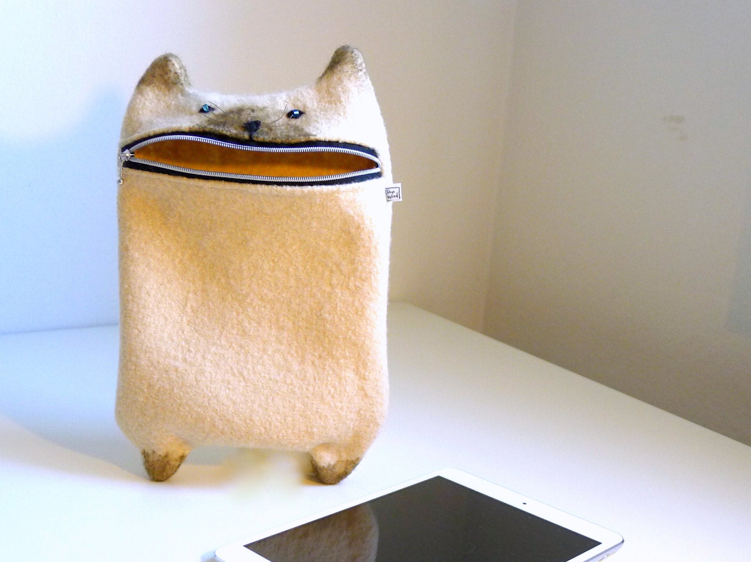 iPad mini case / Kindle Fire HD case, wool Siamese hungry cat
