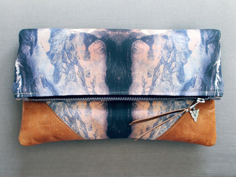 LIBRO GRANDE Clutch - Mirror Mountain