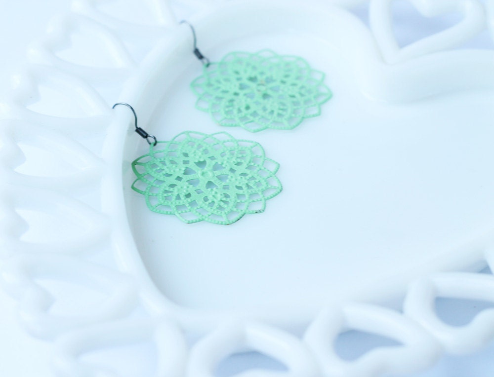 Mint Filigree Star Shaped Earrings