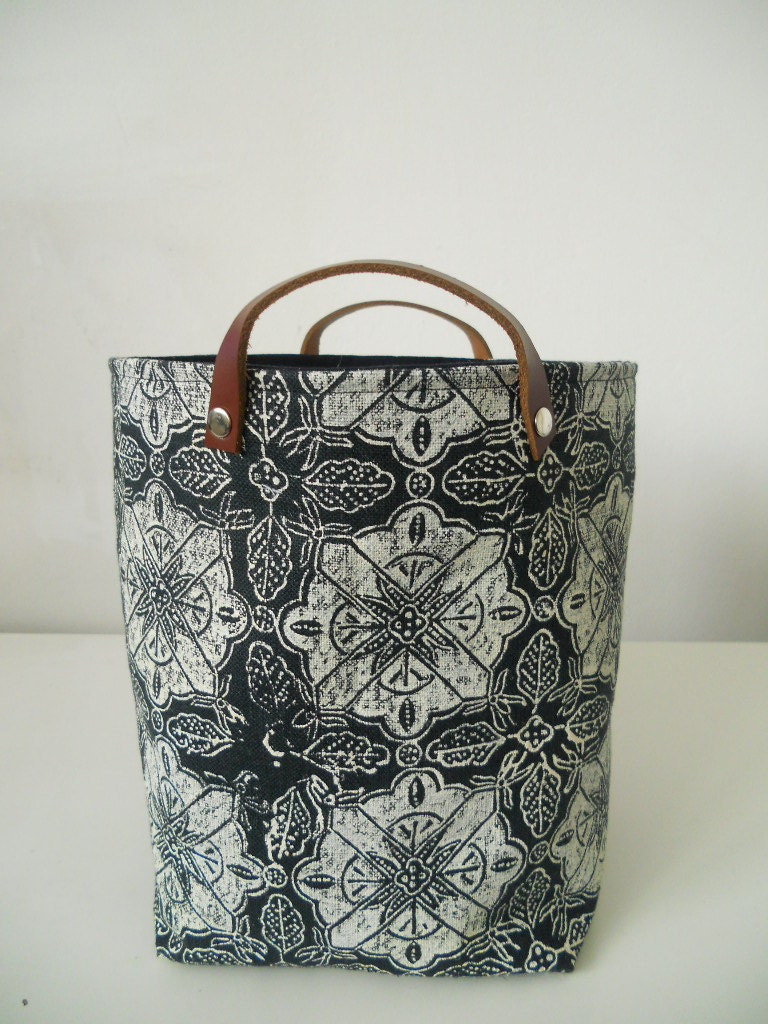 Medium Indigo Hamper with leather handles Moroccan Tiles
