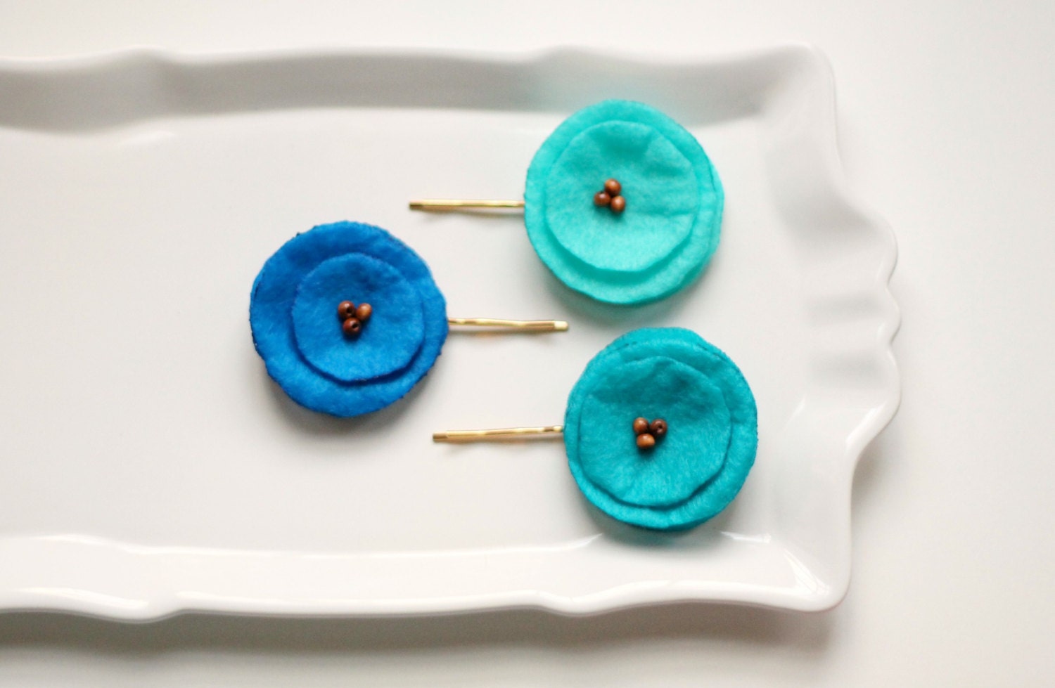 ombre blue felt poppy hair charms - set of 3 bobby pins.