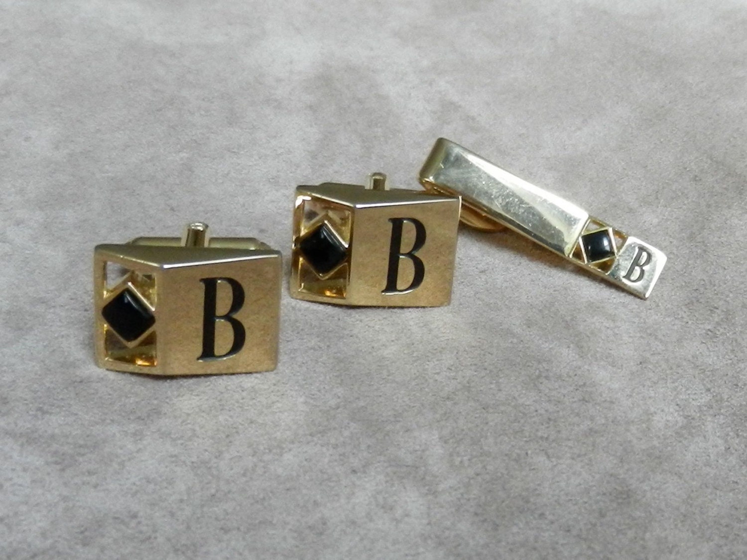 Vintage goldtone initial "B" tie clip and cuff links set
