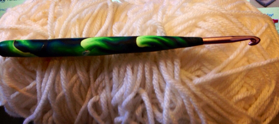 Polymer clay decorated aluminium crochet hook size 4.25  mm G