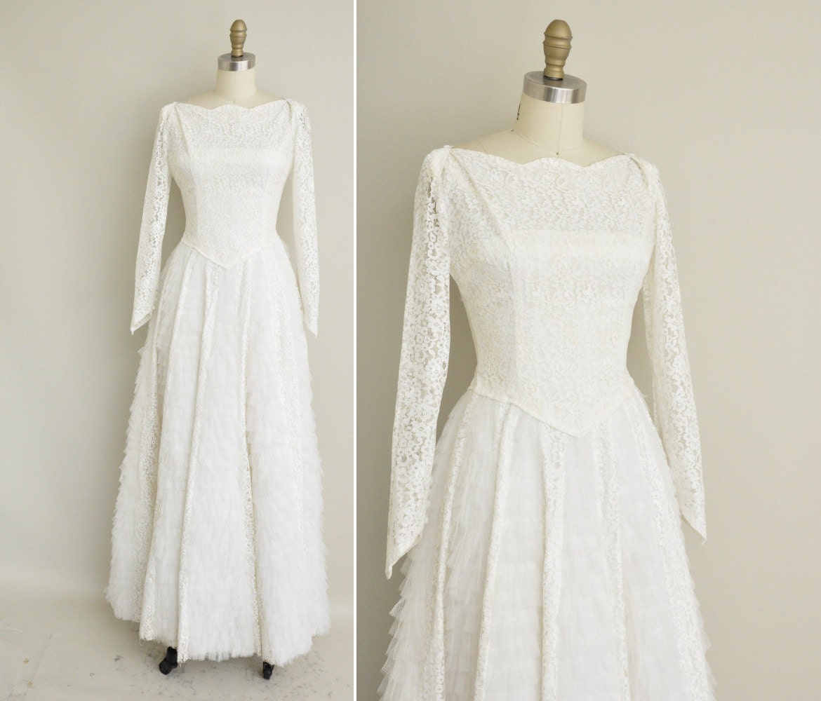 vintage 1950s wedding dress / 50s white lace ruffle tier wedding gown / 1950s Elegant Classic Wedding Dress
