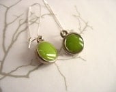 Small disc apple green resin earrings jewelry , green dangle earring jewellery , silver round disc earring , resin australia jewellery
