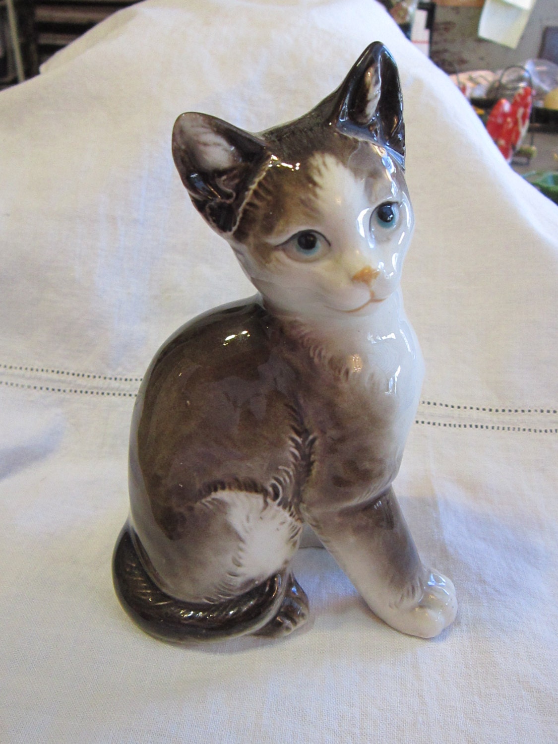 cat figurines japan