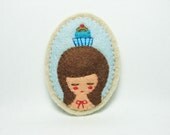 A cupcake lover with a tattoo felt pin